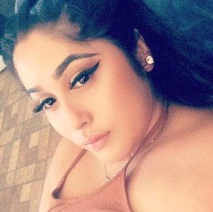 Meet your Posher, Synthia